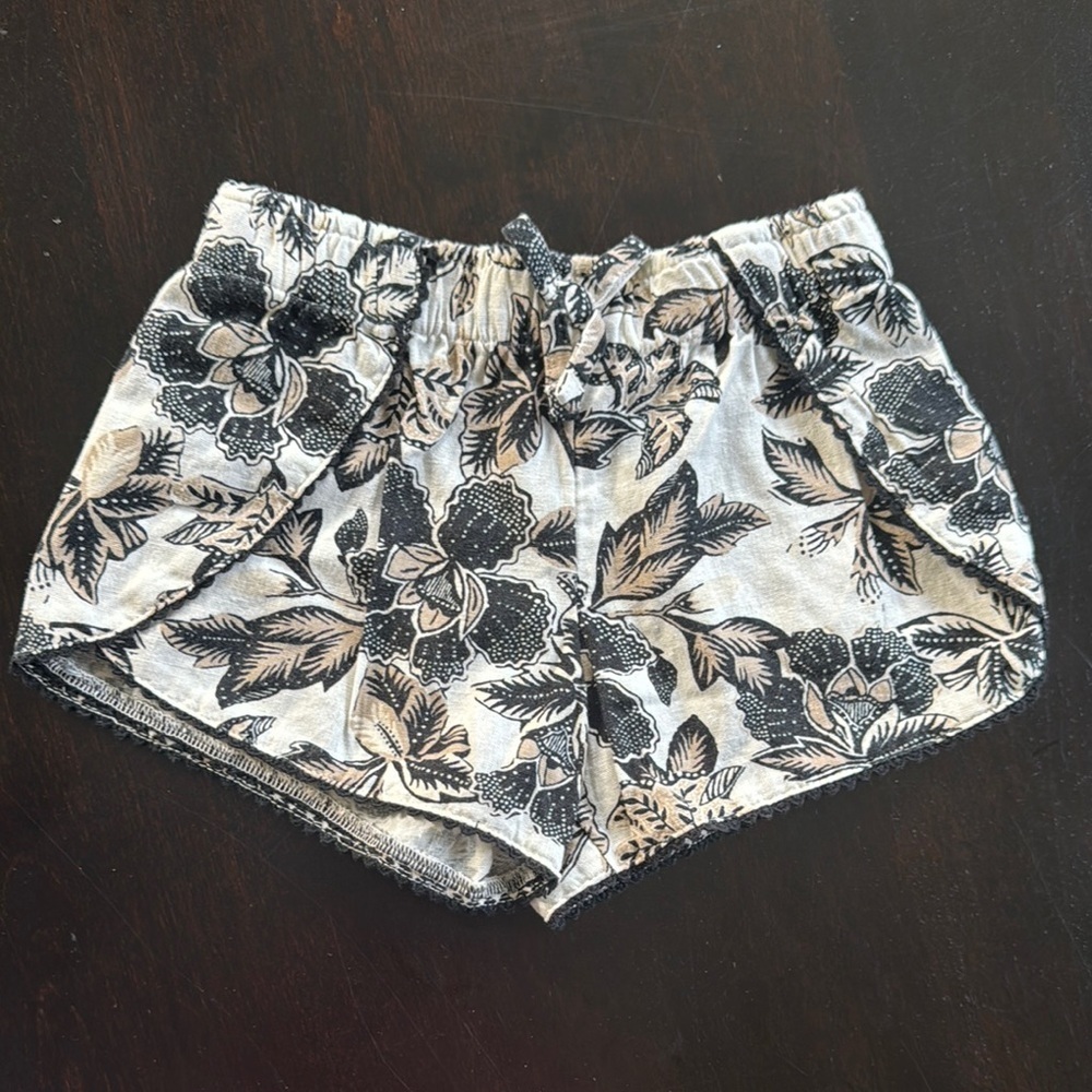 Old Navy Black and Cream Relaxed Fit Shorts